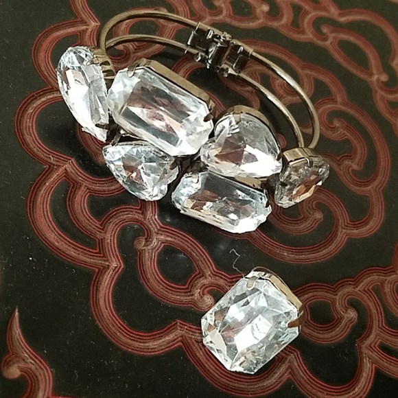 ๐บ!!HOST PICK!!๐บ CRYSTAL CUFF BRACELET - Picture 2 of 5